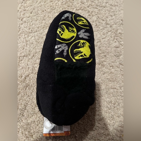 Jurassic World Fuzzy Babba Slipper Socks sz 13-4 - Picture 3 of 3